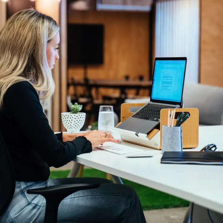 Keyboard and mouse at neutral wrist position on desk